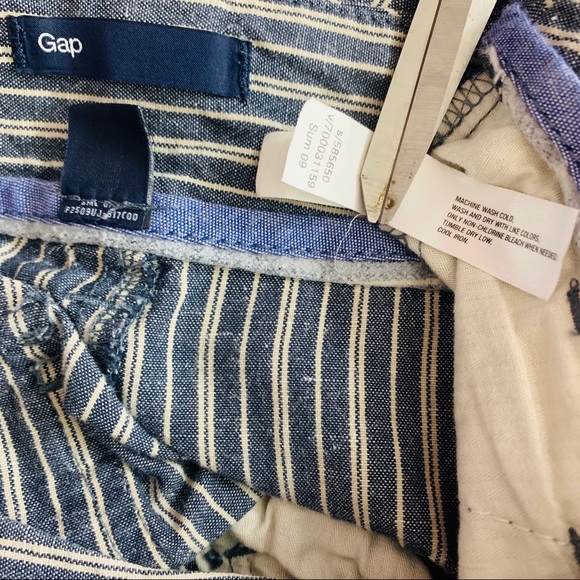 Gap / Blue White Cuffed Shorts - Picture 7 of 8